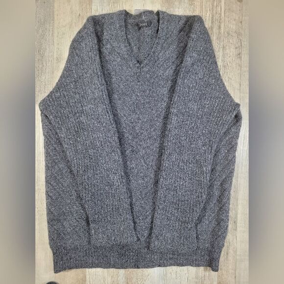USED WOOL/CASHMERE HARSH COLD Velvet by graham and spencer dark gray sweater. - Picture 1 of 10